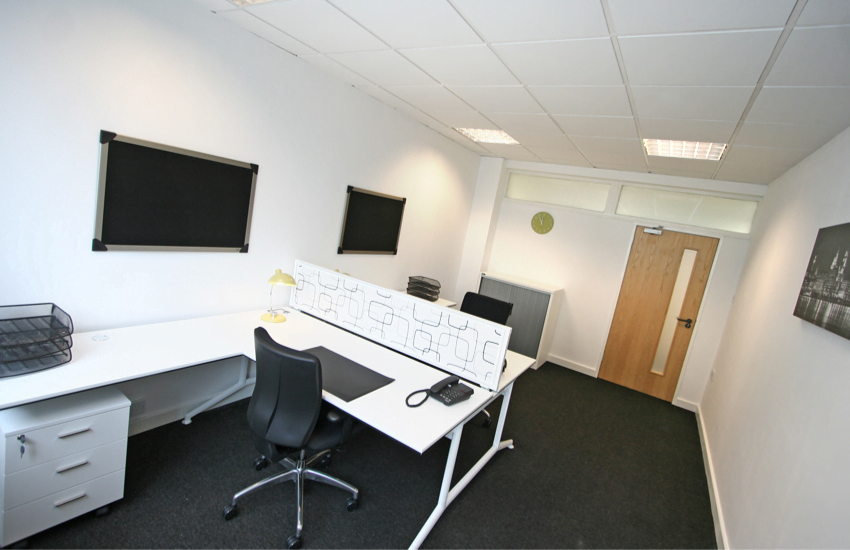 3 Person Office To Let (102)